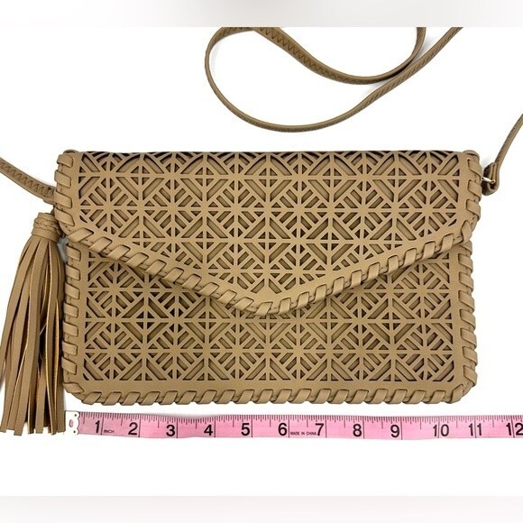 Leyla Laser Cut Envelope Clutch/Crossbody Tan NWOT - Picture 7 of 9